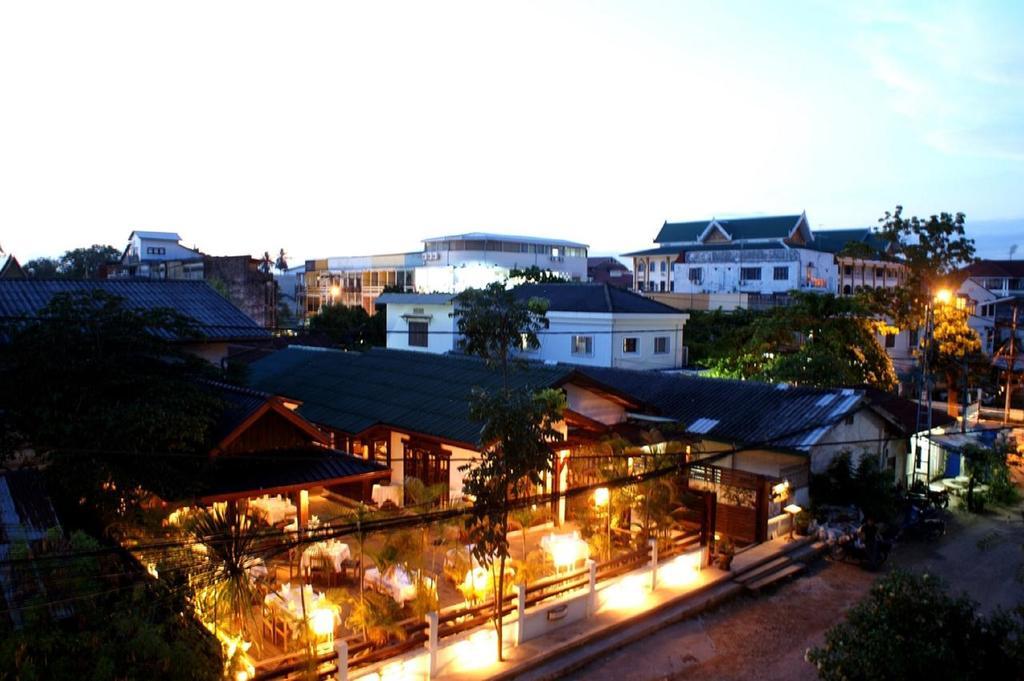 Avilla Phasouk Hotel Vientiane Exterior foto