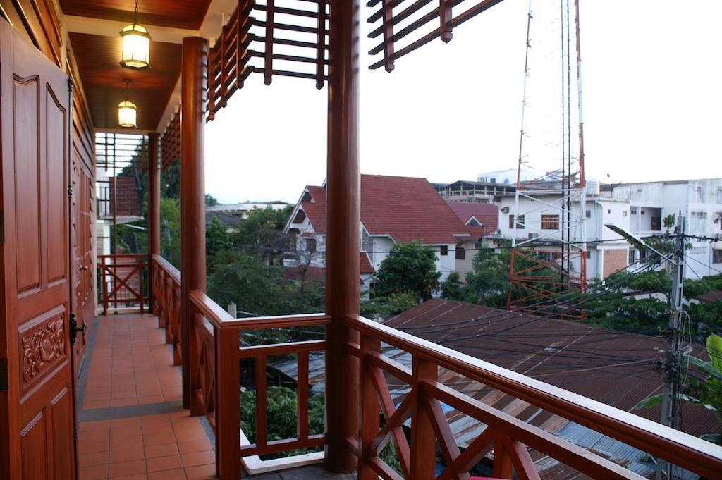 Avilla Phasouk Hotel Vientiane Exterior foto